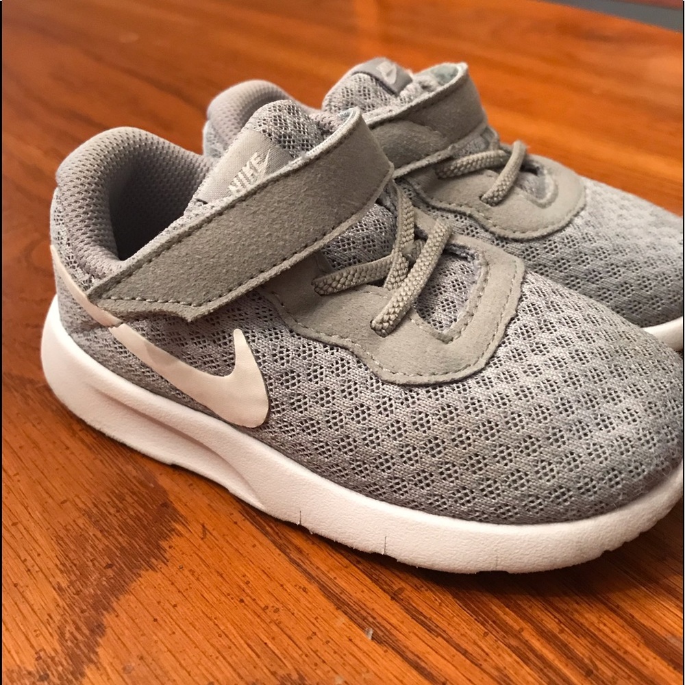 Gently used boys Nike tennis shoes